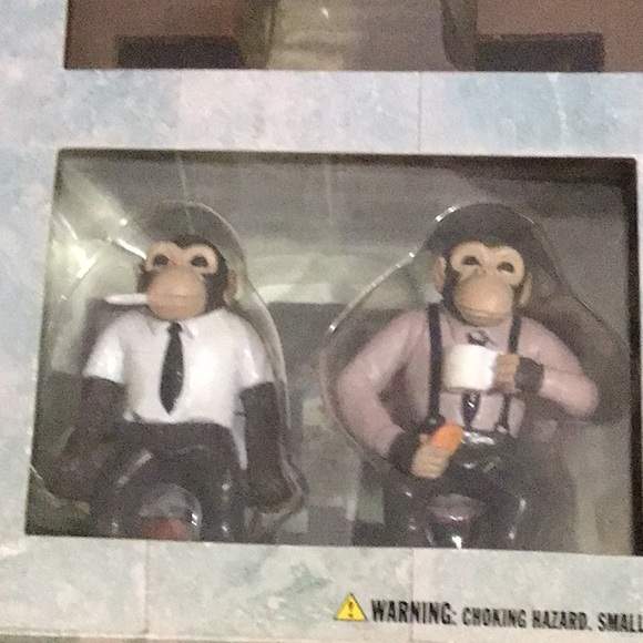 Office monkeys lot51 - Picture 4 of 5